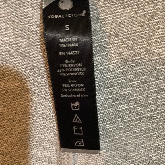 Yogalicious Women’s Small top - Picture 2 of 3